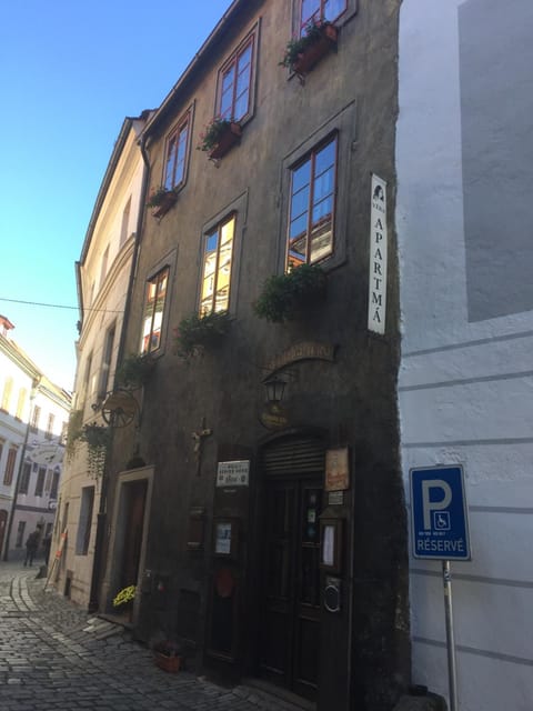 Property building, Street view, Location