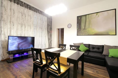 TV and multimedia, Living room, Dining area