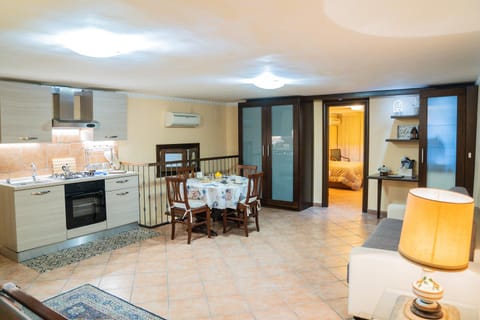 Kitchen or kitchenette, Dining area, Breakfast