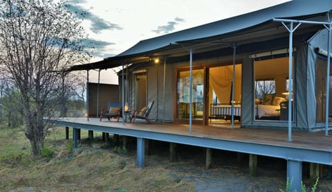 Property building, Patio, Facade/entrance
