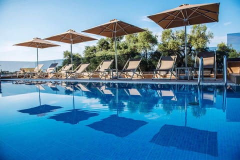 Swimming pool, Swimming pool