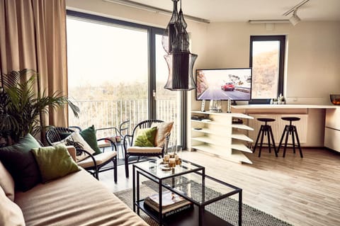 Winter, Living room, Photo of the whole room, Decorative detail, Seating area, Dining area, Autumn, On site, Garden view