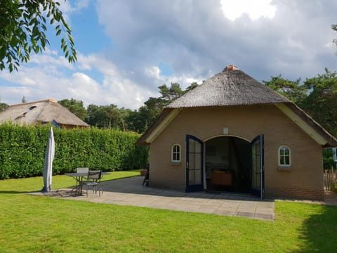 Property building, Garden, Balcony/Terrace