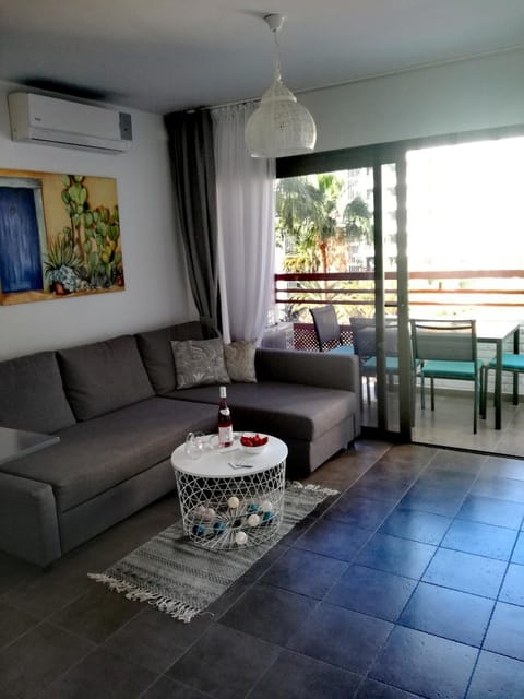 Balcony/Terrace, Living room, Pool view, Sea view