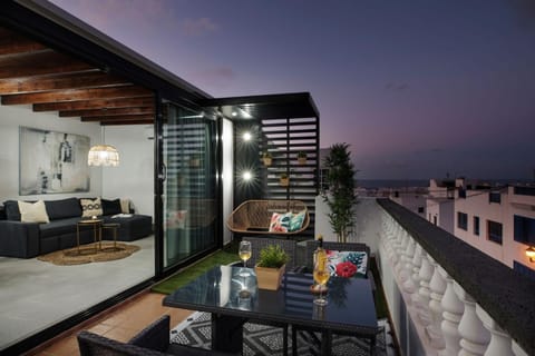 Balcony/Terrace, Living room, Sea view, Street view