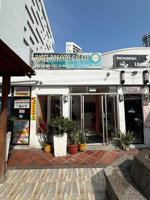 Facade/entrance