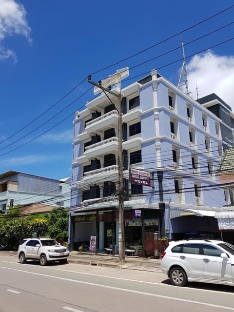 Facade/entrance