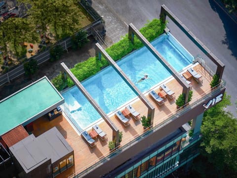 Pool view, Swimming pool, sunbed