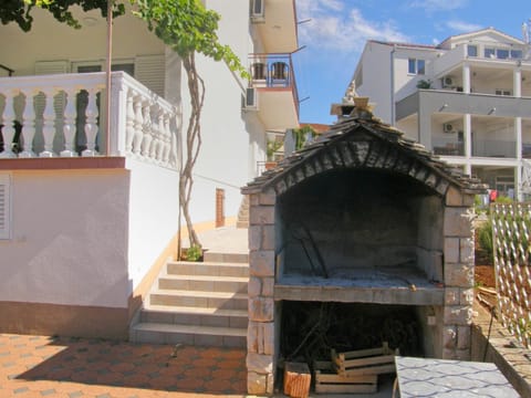 Patio, BBQ facilities