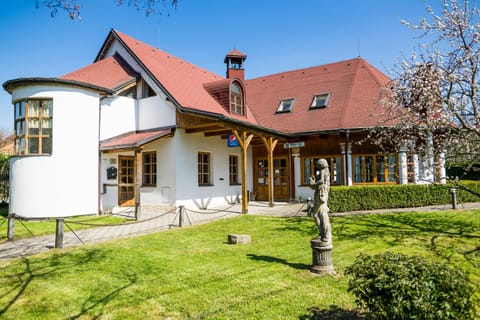 Facade/entrance, Garden, Garden