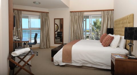 Photo of the whole room, Bedroom, Sea view