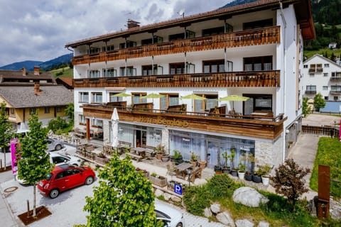 Property building, Location