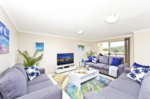 Communal lounge/ TV room, TV and multimedia, Living room, Seating area, Evening entertainment