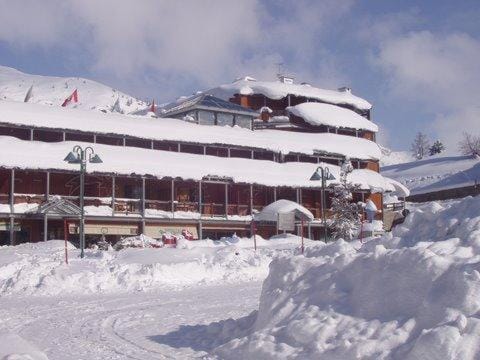 Property building, Facade/entrance, Day, Winter