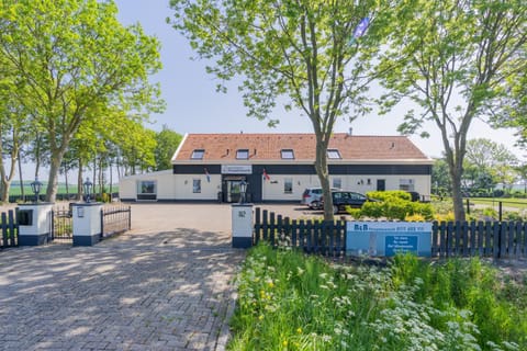 B&B Plompetorenzicht Bed and Breakfast in Burgh-Haamstede