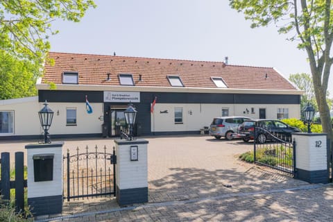 B&B Plompetorenzicht Bed and Breakfast in Burgh-Haamstede