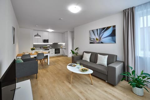 TV and multimedia, Kitchen or kitchenette, Seating area, Dining area, dishwasher, microwave, oven, stove