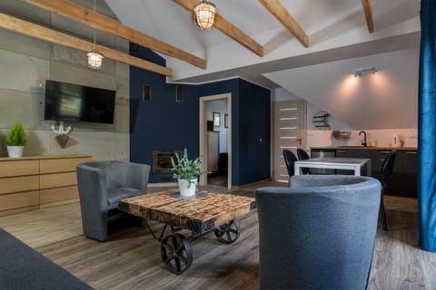 TV and multimedia, Kitchen or kitchenette, Living room, Seating area, Dining area