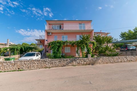 Property building, Patio, Facade/entrance