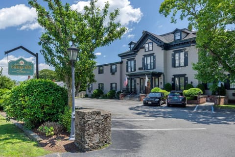 Property building, Day, Garden, On site, Street view, Parking