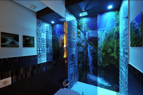 Shower, Toilet, Bathroom