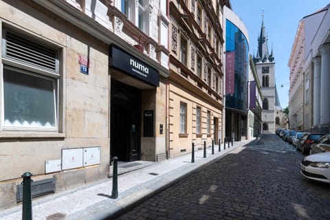Facade/entrance