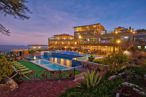 Restaurant/places to eat, Swimming pool