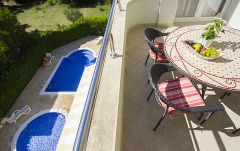 Apartments Paradise Apartment in Okrug Gornji