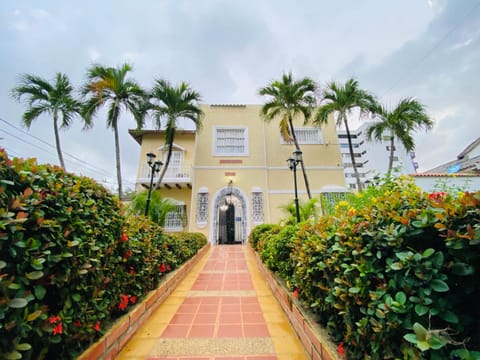 Facade/entrance