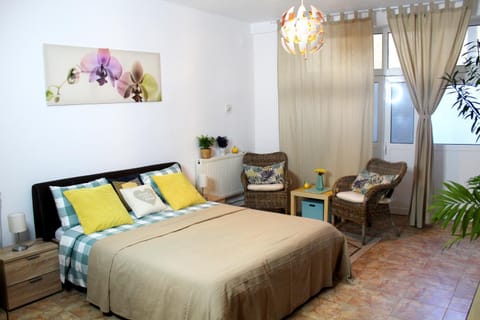 Communal lounge/ TV room, Bed, Day, Living room, Photo of the whole room, Decorative detail, Decorative detail, Seating area, Autumn, On site