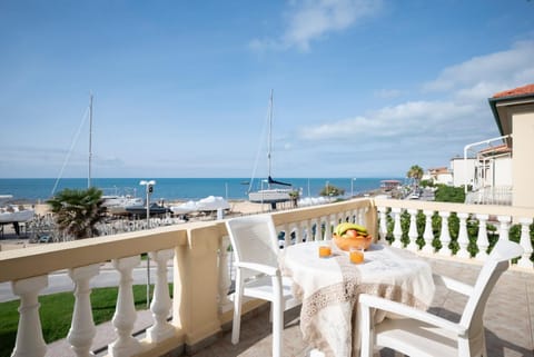 Natural landscape, View (from property/room), Balcony/Terrace, Beach, Sea view