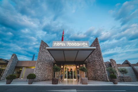 Property building, Facade/entrance