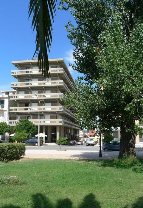 Facade/entrance, Area and facilities
