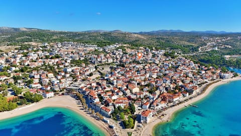 Nearby landmark, Day, Bird's eye view, Beach, City view, Location