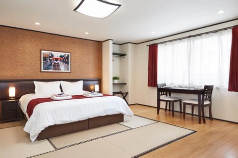 Bed, Living room, Dining area, Bedroom