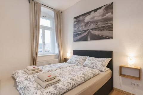 Photo of the whole room, Bedroom, towels