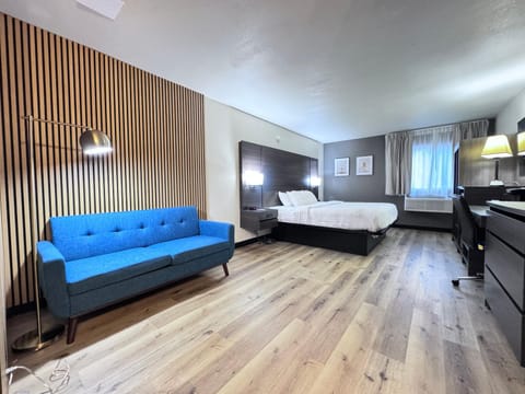 Bed, Seating area