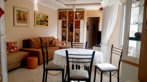 TV and multimedia, Coffee/tea facilities, Kitchen or kitchenette, Living room, Seating area, Dining area, Communal kitchen