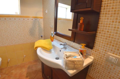 Bathroom, hair dresser