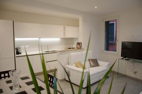 Kitchen or kitchenette, Seating area