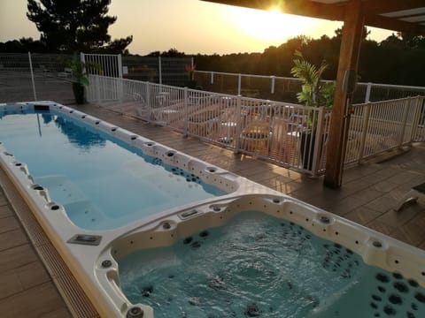 Solarium, Spa and wellness centre/facilities, Swimming pool, Sunset