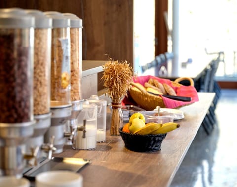 Food and drinks, Breakfast, Continental breakfast, Buffet breakfast