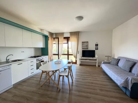 TV and multimedia, Kitchen or kitchenette, Living room, Seating area, Dining area, pet friendly
