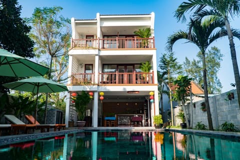 Restaurant/places to eat, Balcony/Terrace, Swimming pool