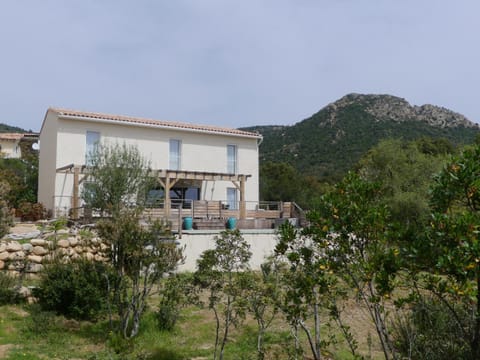 Facade/entrance, Mountain view