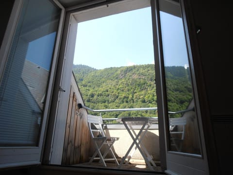 Patio, Balcony/Terrace, Landmark view, Mountain view