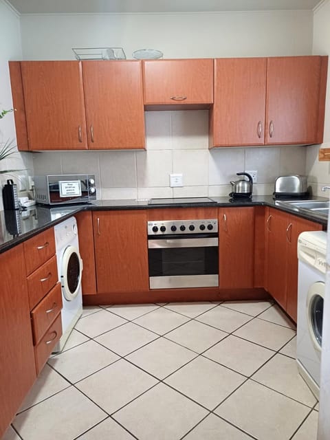 Kitchen or kitchenette, washing machine