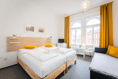Bed, TV and multimedia, Photo of the whole room