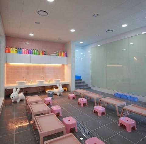 Kids's club, Area and facilities