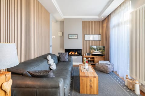Living room, fireplace